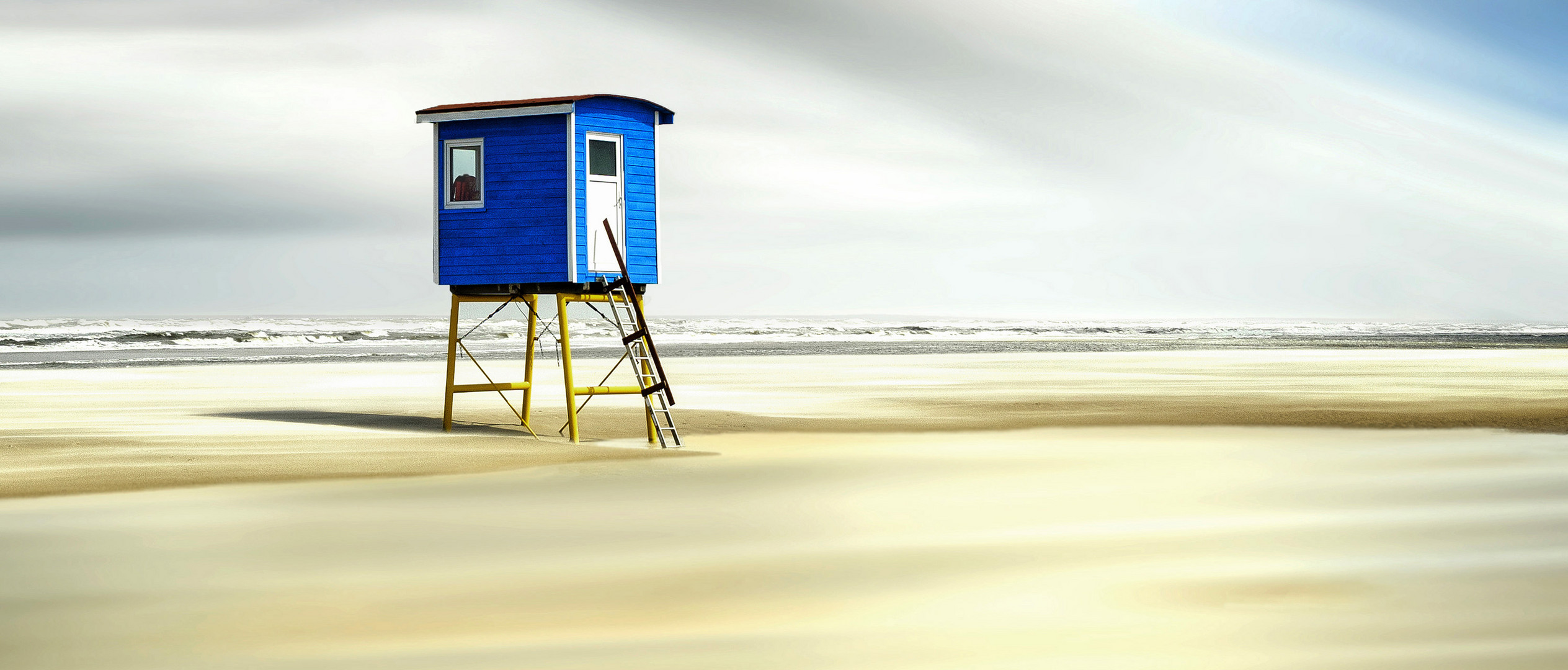 Blauer Wächter am Strand