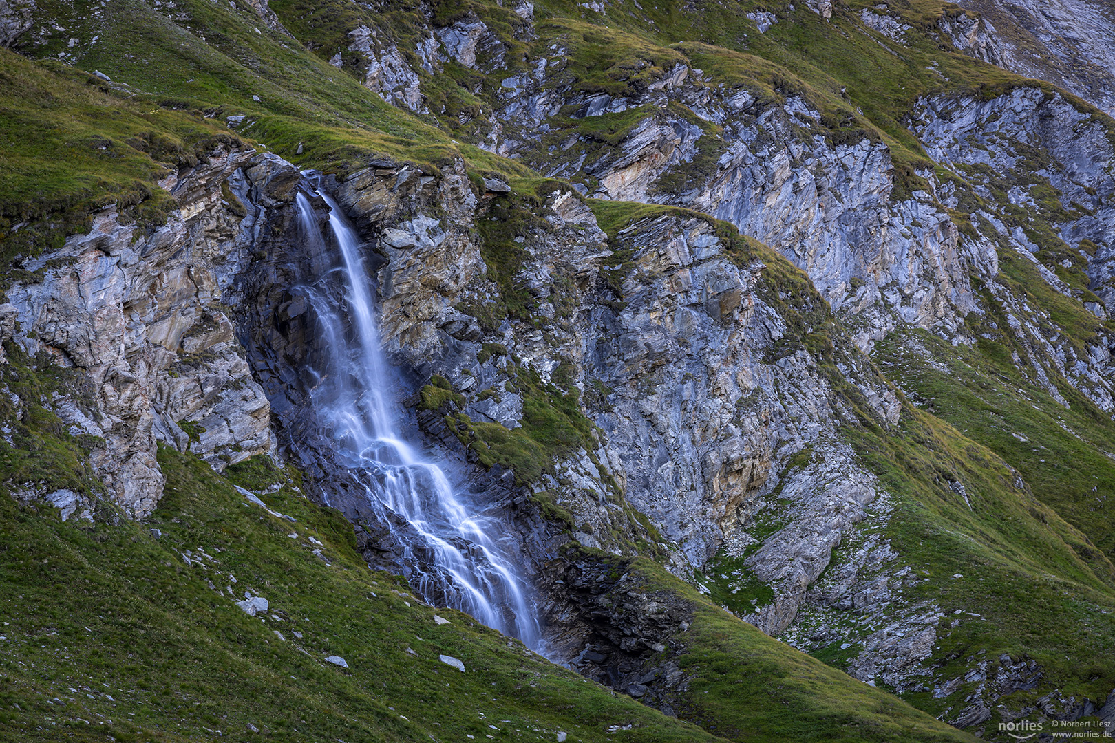 Blauer Wasserfall