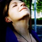 Blaues Abendkleid am Tage