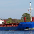 blaues Cargoschiff