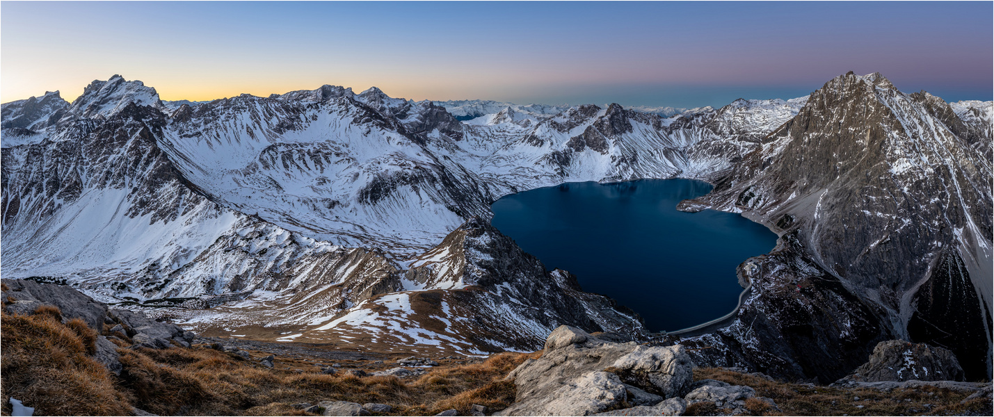 Blaues Erwachen am Lünersee