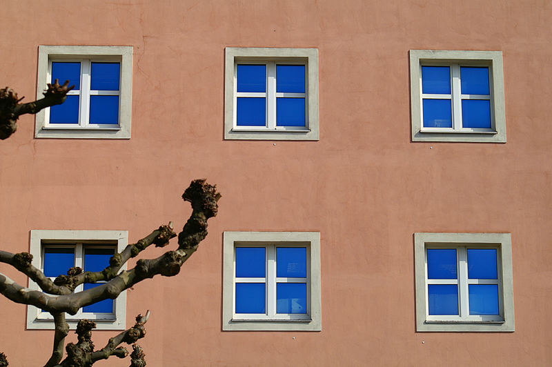 blaues Fensterglas