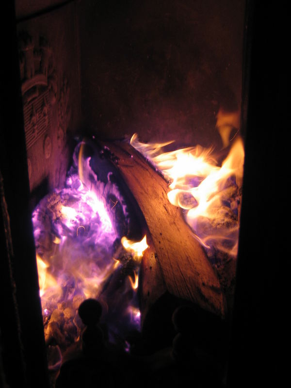 Blaues Feuer im Kamin