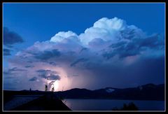 Blaues Gewitter über dem Attersee