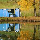 Blaues "Haus" am See