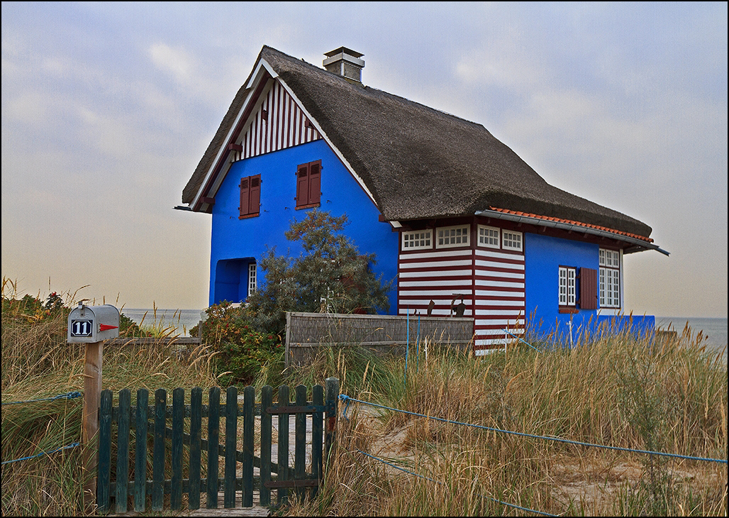 Blaues Haus am Strand