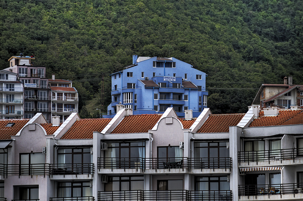 Blaues Haus in Bulgarien am Yachthafen