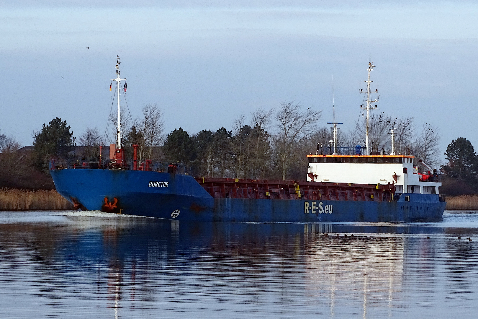 blaues Schiff