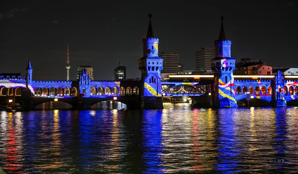 Blaues Wunder auf der Spree