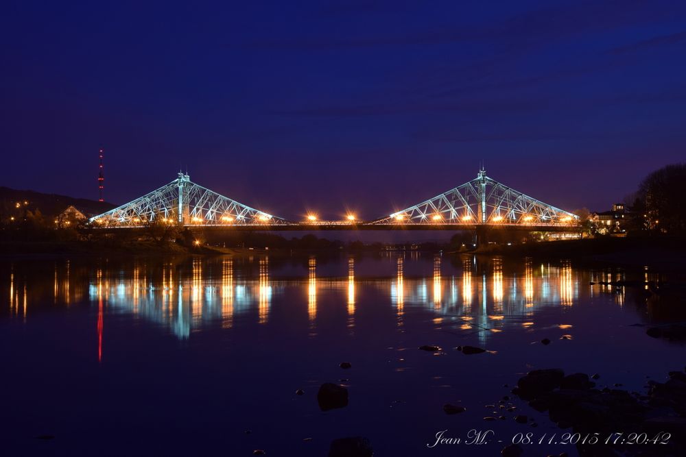 Blaues Wunder - Loschwitzer Brücke in Dresden - 08.11.2015 17:20:42