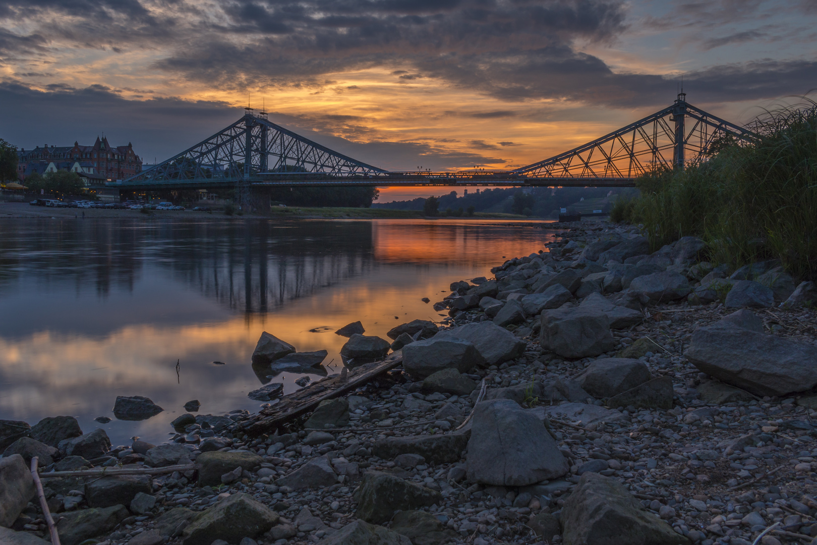 Blaues Wunder zur goldenen Stunde (Loschwitzer Brücke, Dresden)