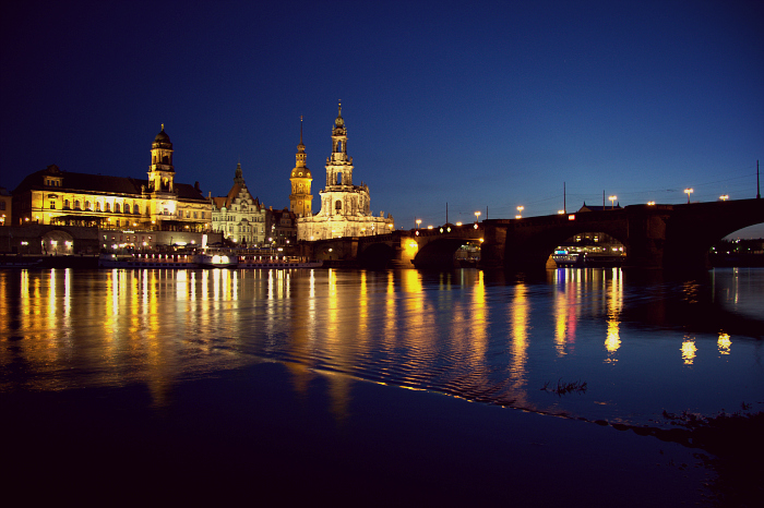 Blauestunde am Königsufer Dresden