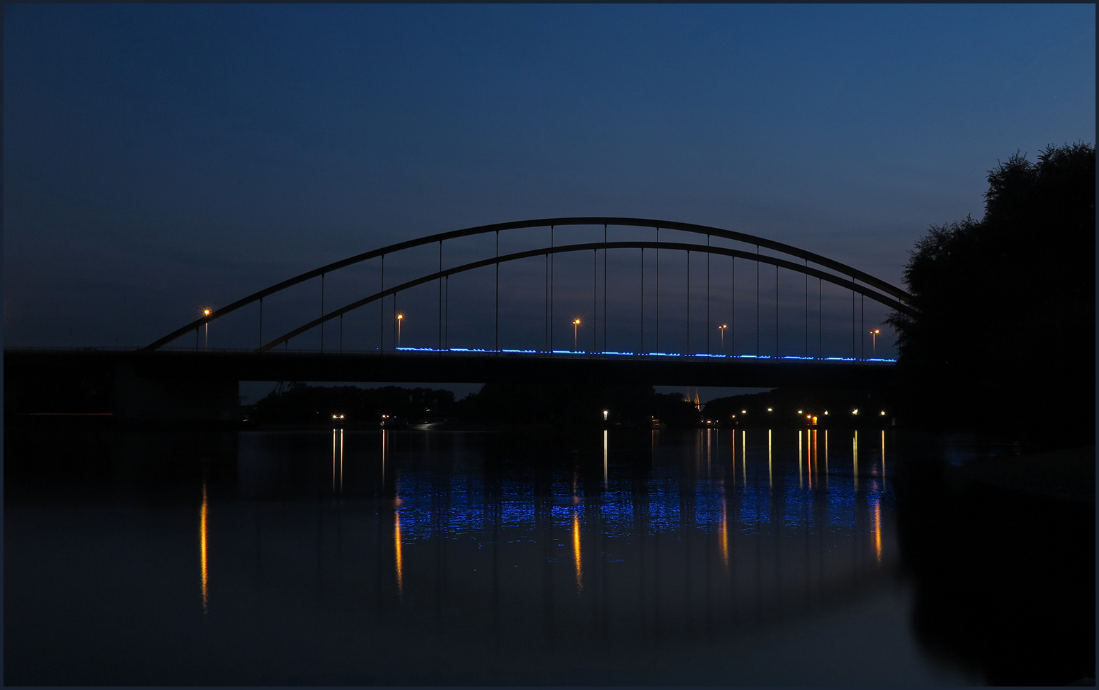 Blaulicht - Schwabelweiser Donaubrücke