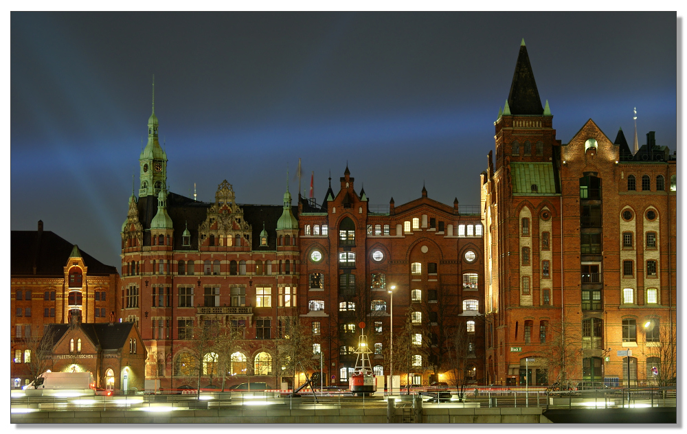 Blaulicht über der Speicherstadt