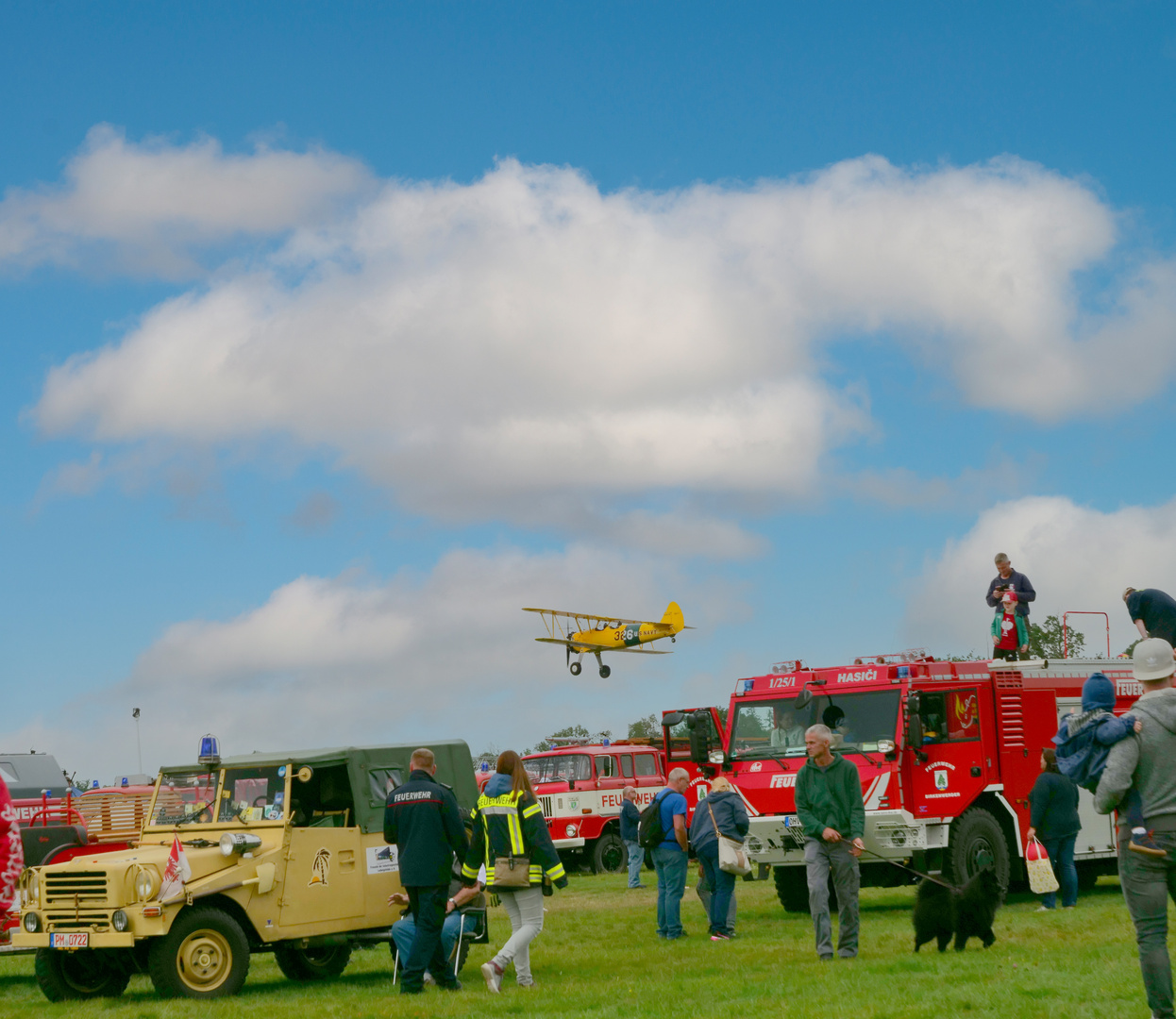 Blaulichtfest Flugplatz Bienenfarm