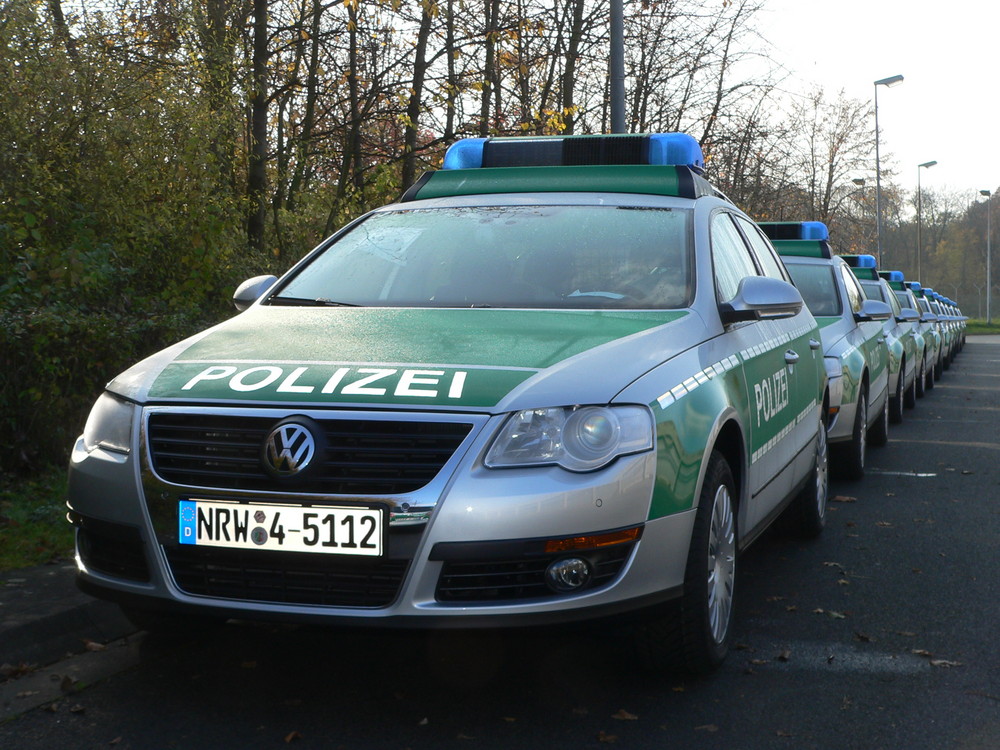 Blaulichtparade von Leasing-Passat B 6 der Polizei NRW (5)