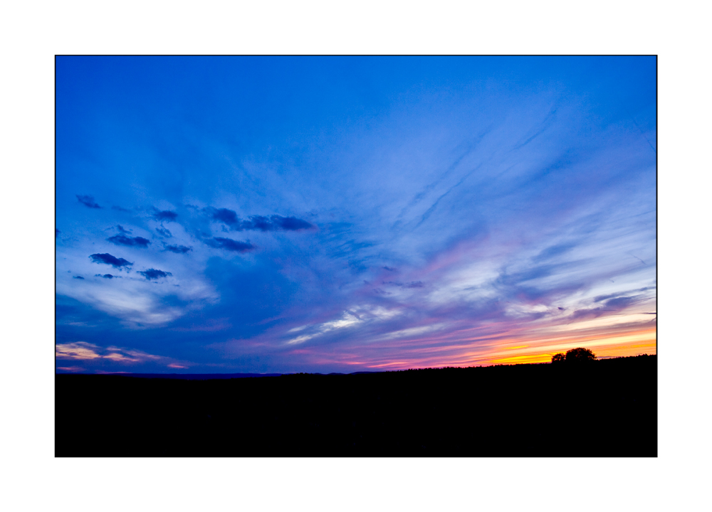 Blauroter Abendhimmel