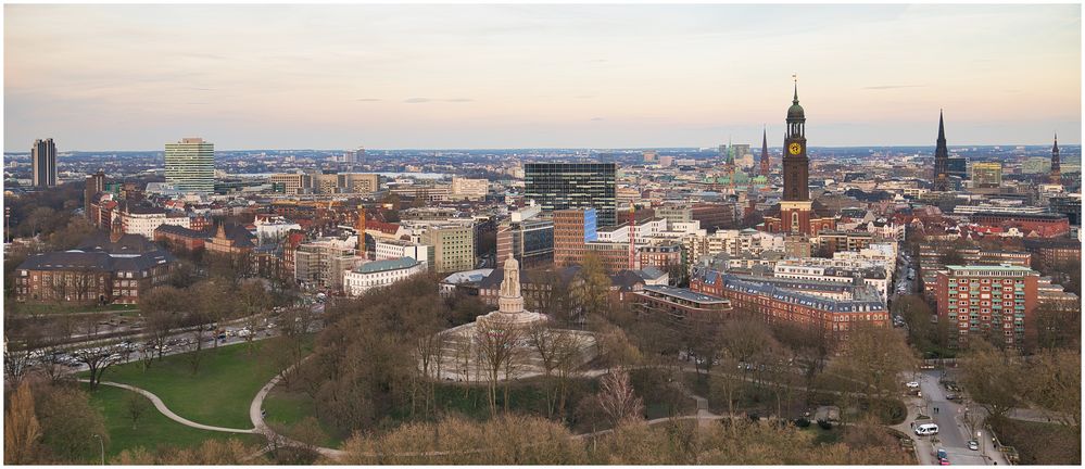 Blaus Stunde vom Hochhaus geknipst - 8