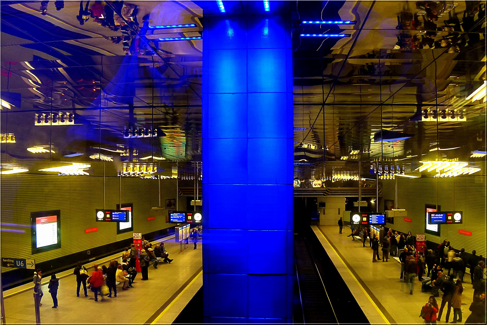 Blausäule im U-Bahnhof