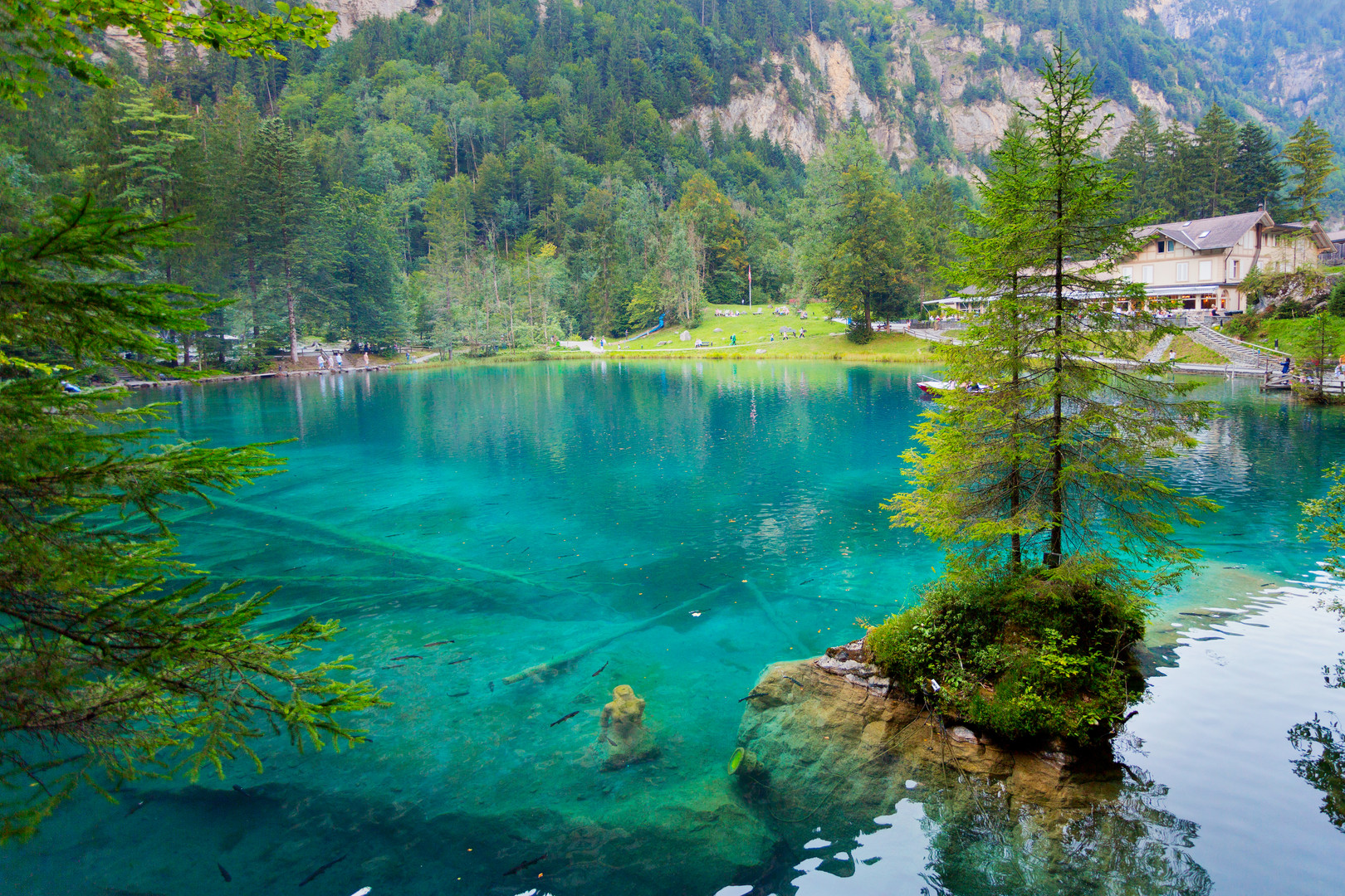 Blausee in den Berner Alpen, Schweiz