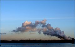 Blausteinsee und das Kraftwerk Weisweiler