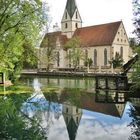 Blautopf - Kirche im Spiegelbild der Blautopf-Quelle