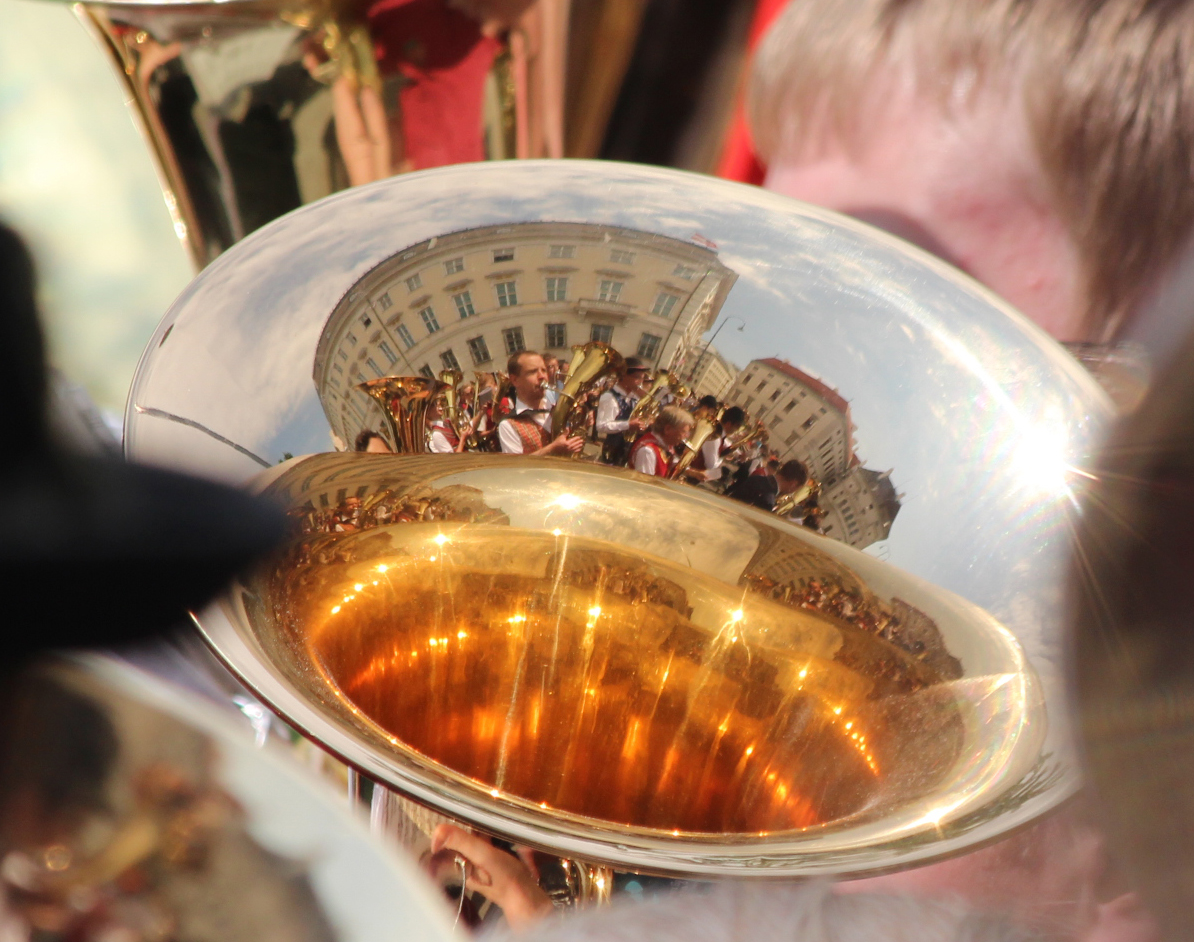 Blechmusikdemo gegen Auflösung Militärmusik am Ballhausplatz vor dem Bundeskanzleramt in Wien