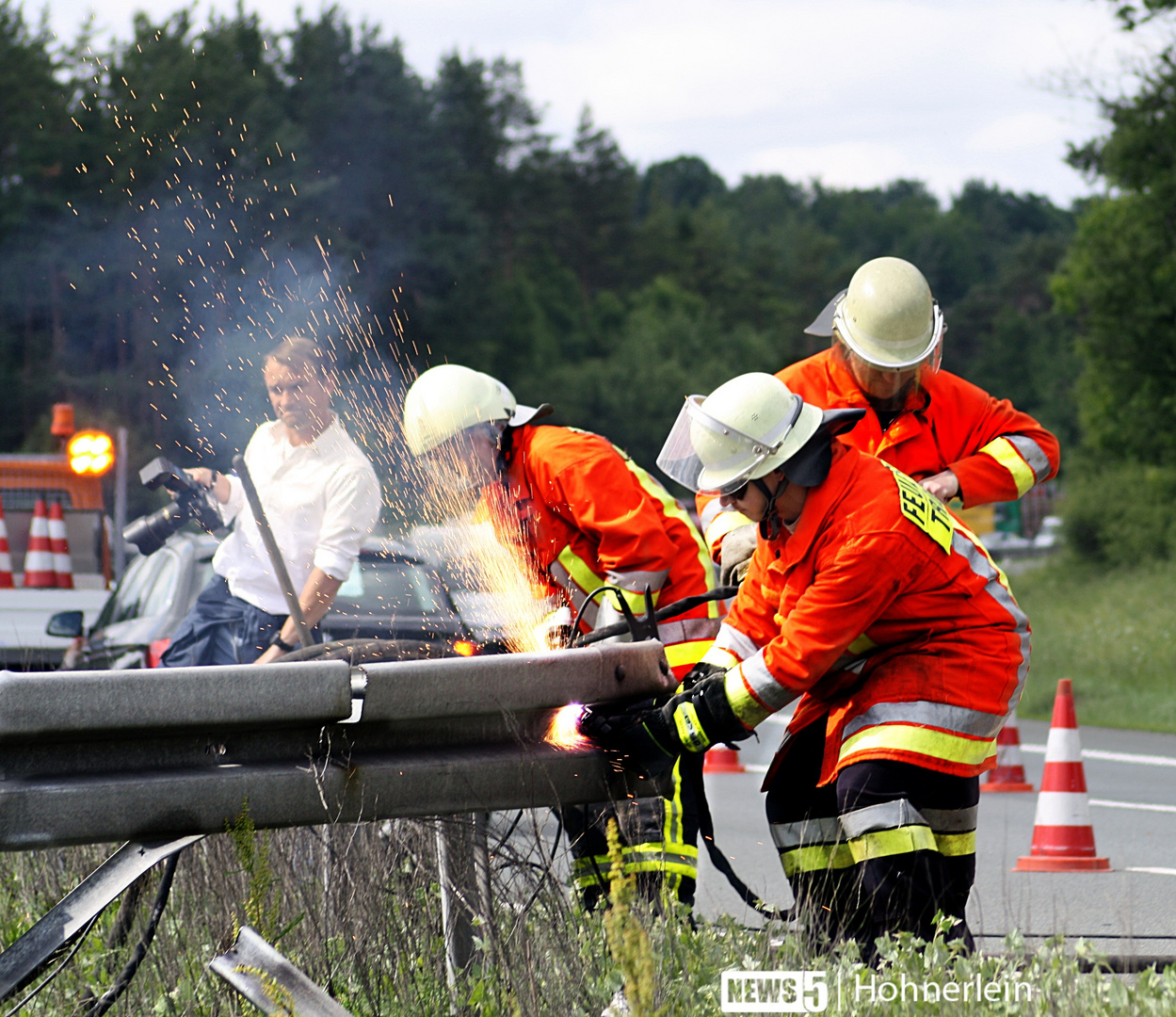"Blechschneider" - Feuerwehr im Einsatz auf der Autobahn