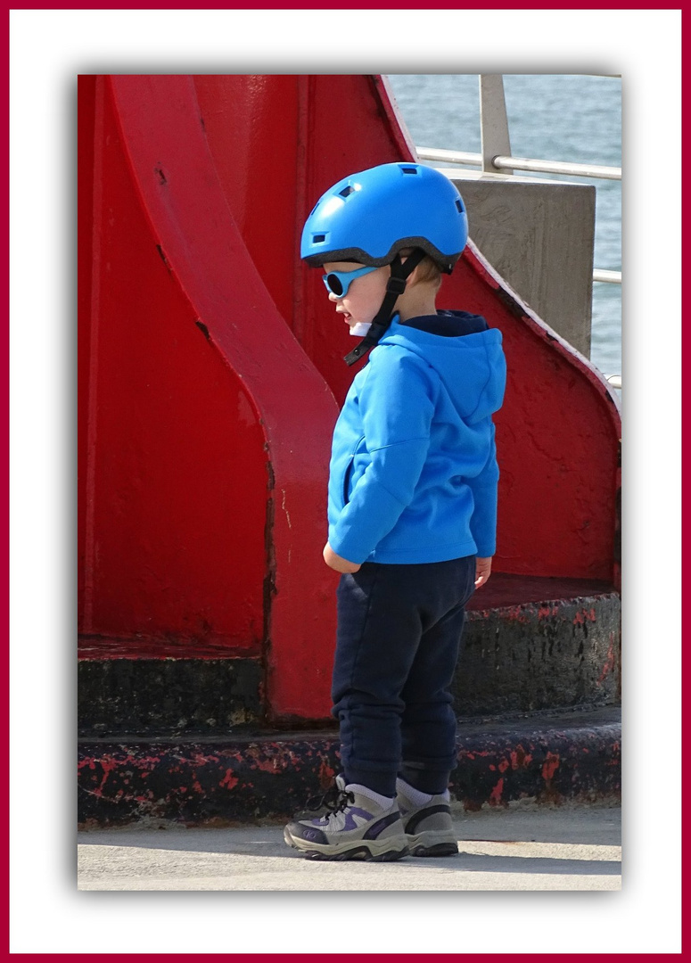 Bleu au phare rouge