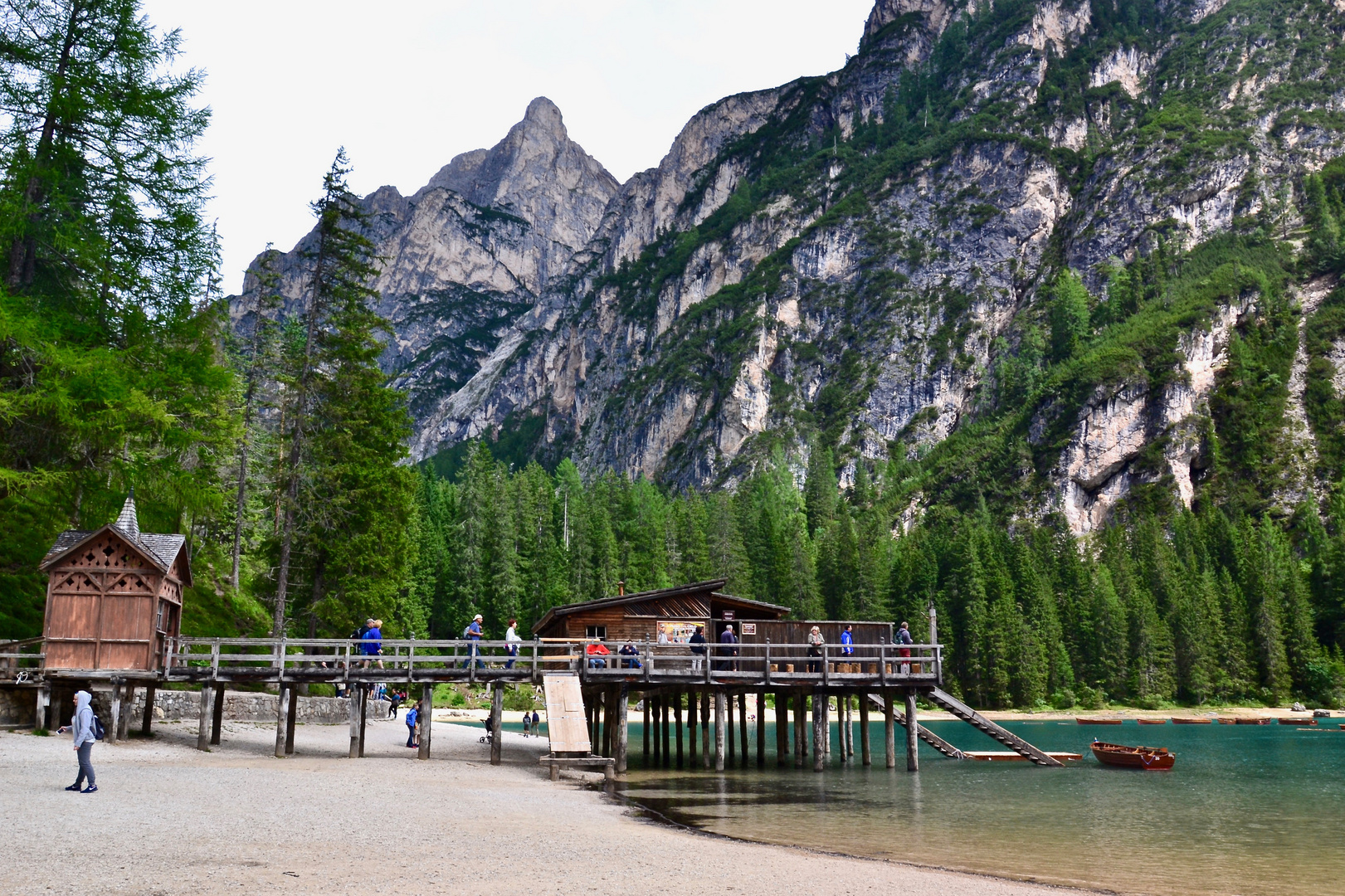 Blick (1) auf den Pragser Wildsee