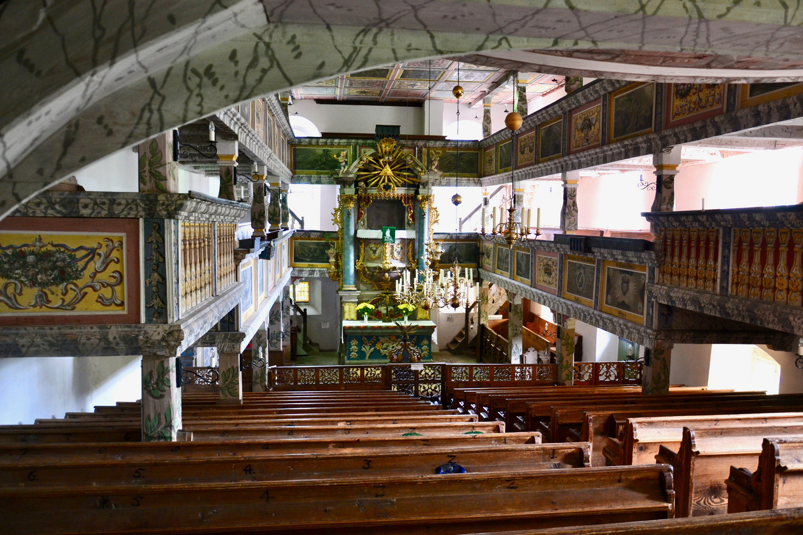 Blick (1) in die Kirche von Oybin…