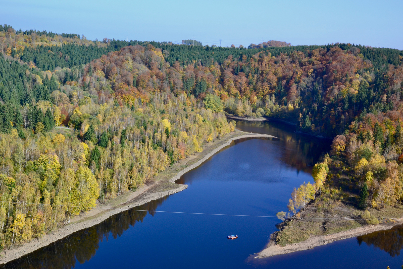 Blick (2) von der Hängebrücke…