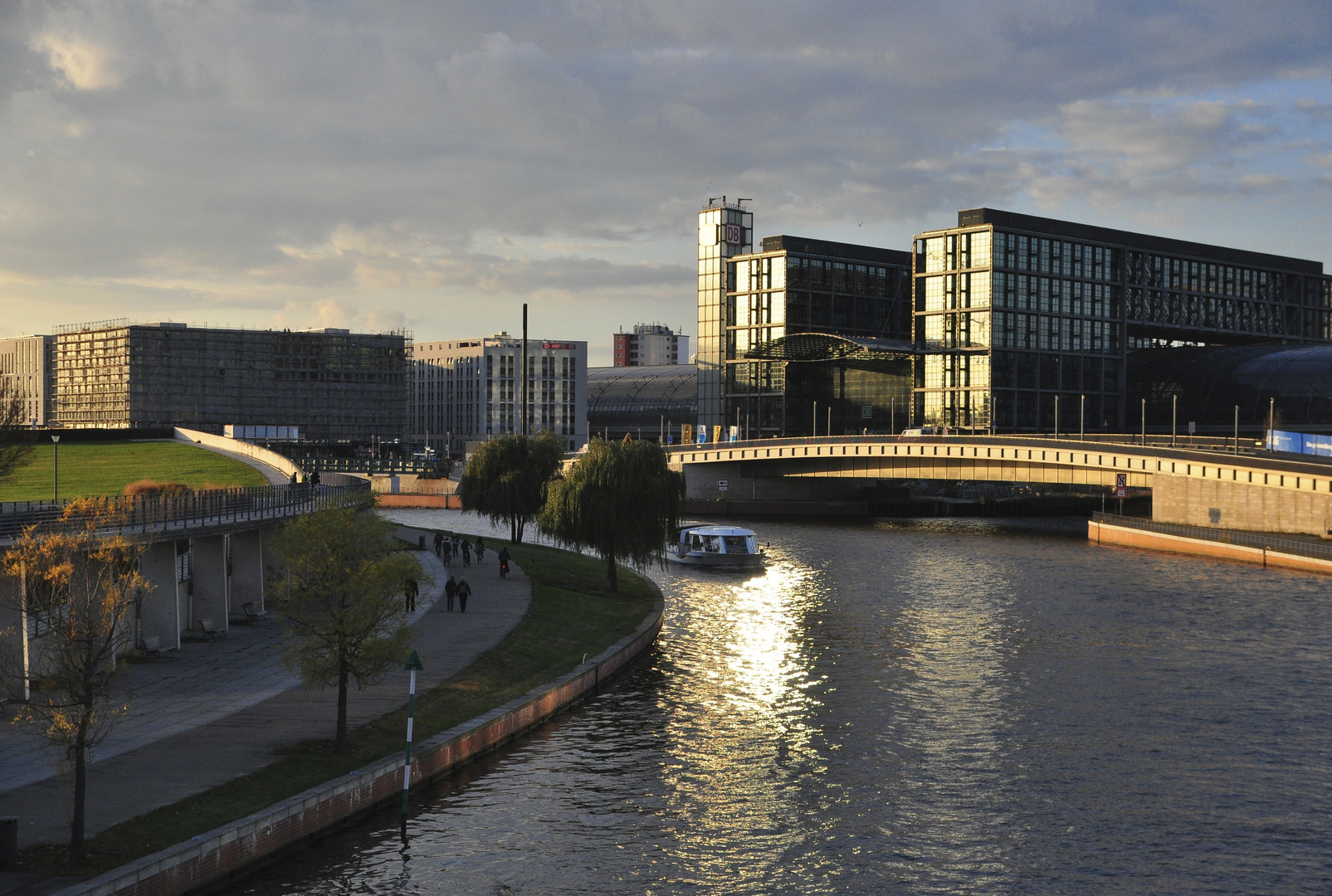 Blick aauf Regierungsviertel in Berlin