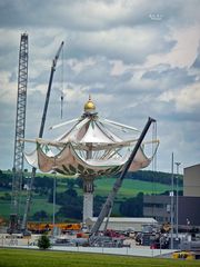 " Blick am Firmengelände Liebherr Arbeiten an der Kuppel welche für MEKKA angedacht ist "