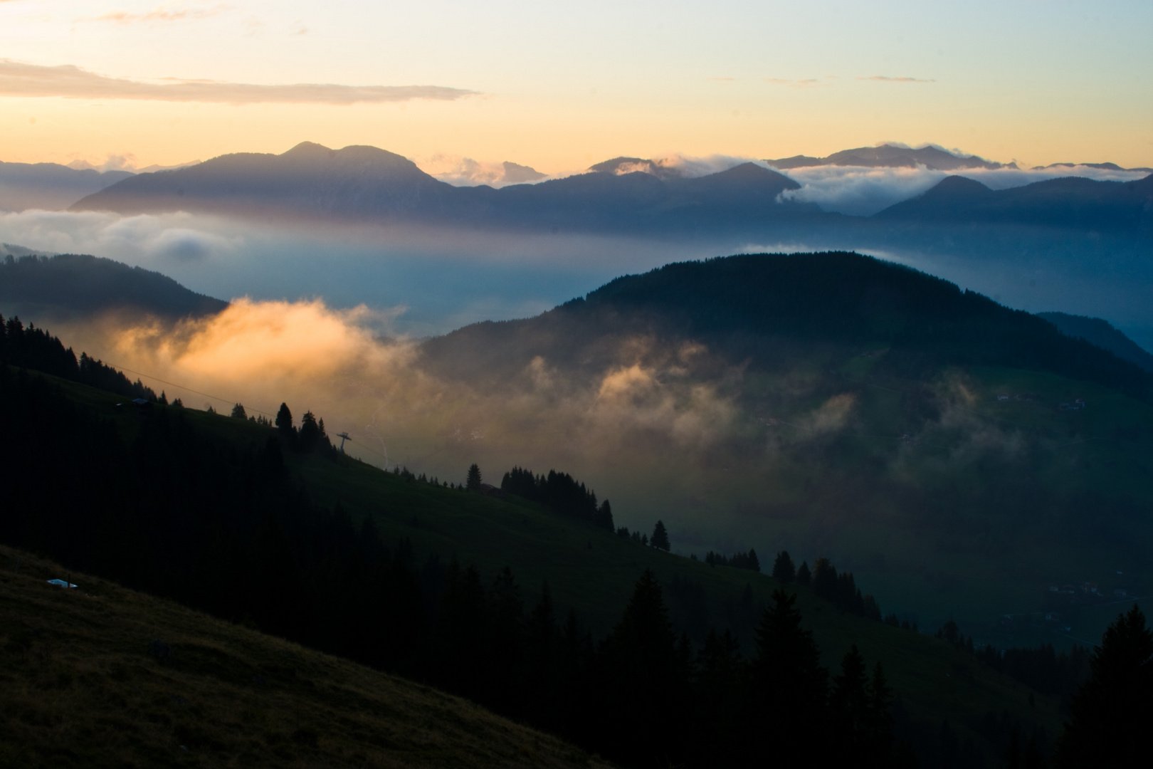 Blick am Morgen in den Bergen