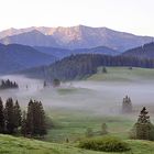 Blick am Morgen in die Vallepp Richtung des knapp 2000m hohen Sonnwendjochs