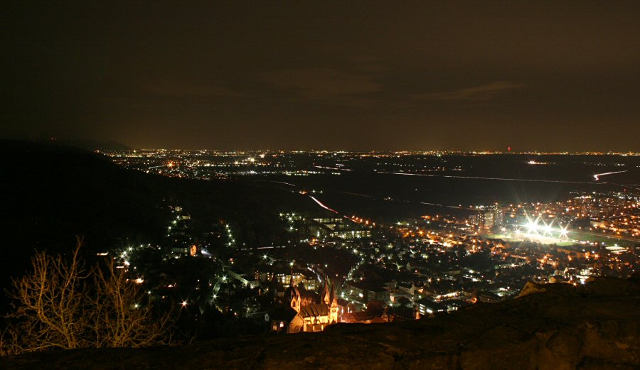 Blick an der Bergstrasse entlang.