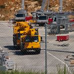 " Blick an der Firma Liebherr an einer der vielen Kranfahrzeuge "