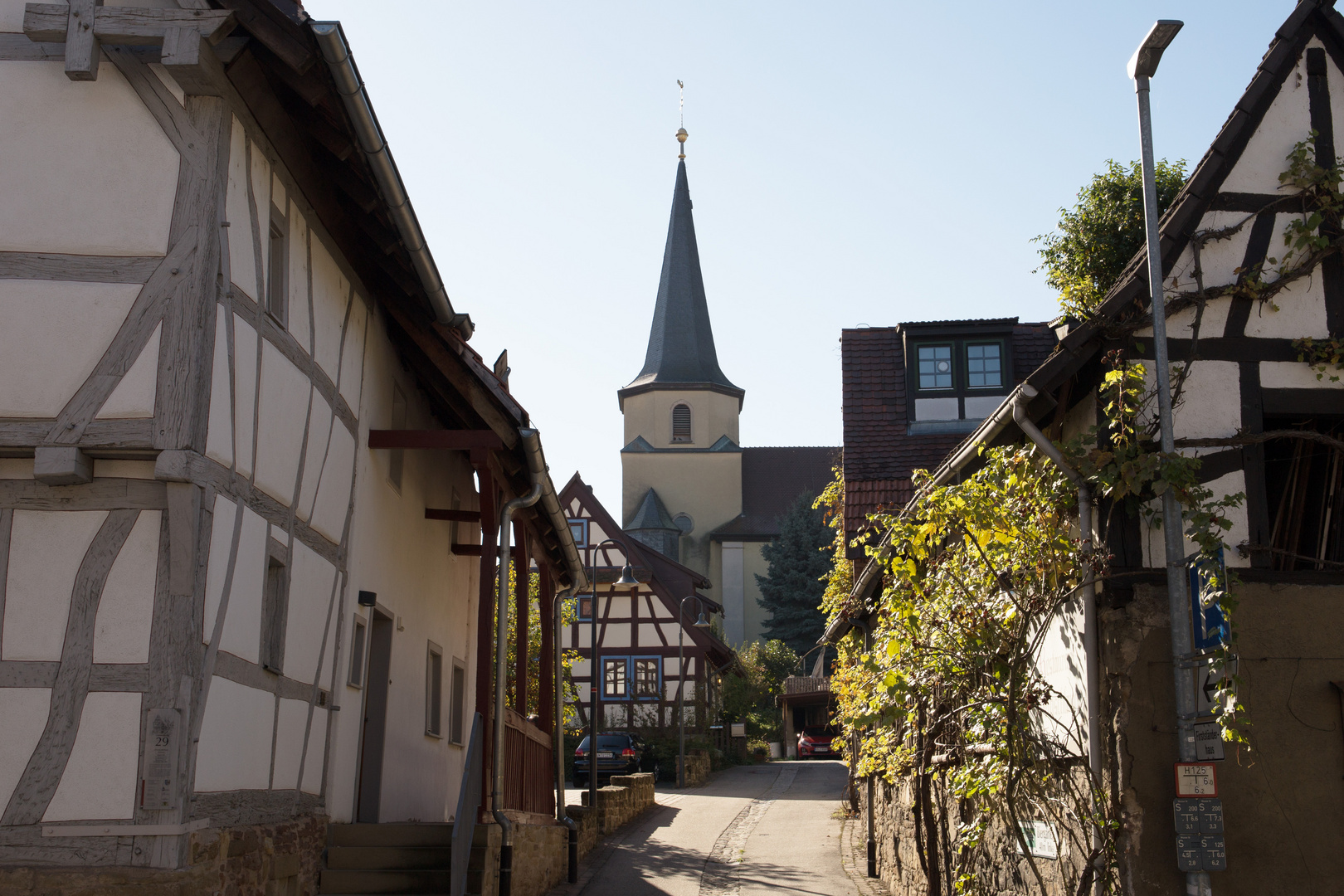 Blick auf Alte St. Martinskirche in Zeutern