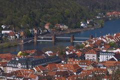 Blick auf Altstadt und Stauwehr Karlstor