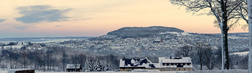 Blick auf Annaberg mit dem Pöhlberg