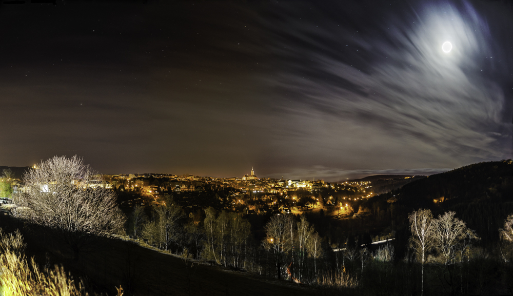 Blick auf Annaberg vom EKA bei Nacht