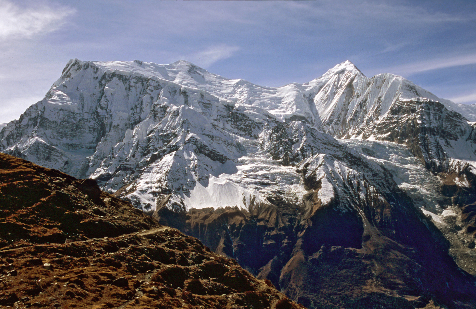 Blick auf Annapurna III (7555m) und Ganggapurna (7455m) von links