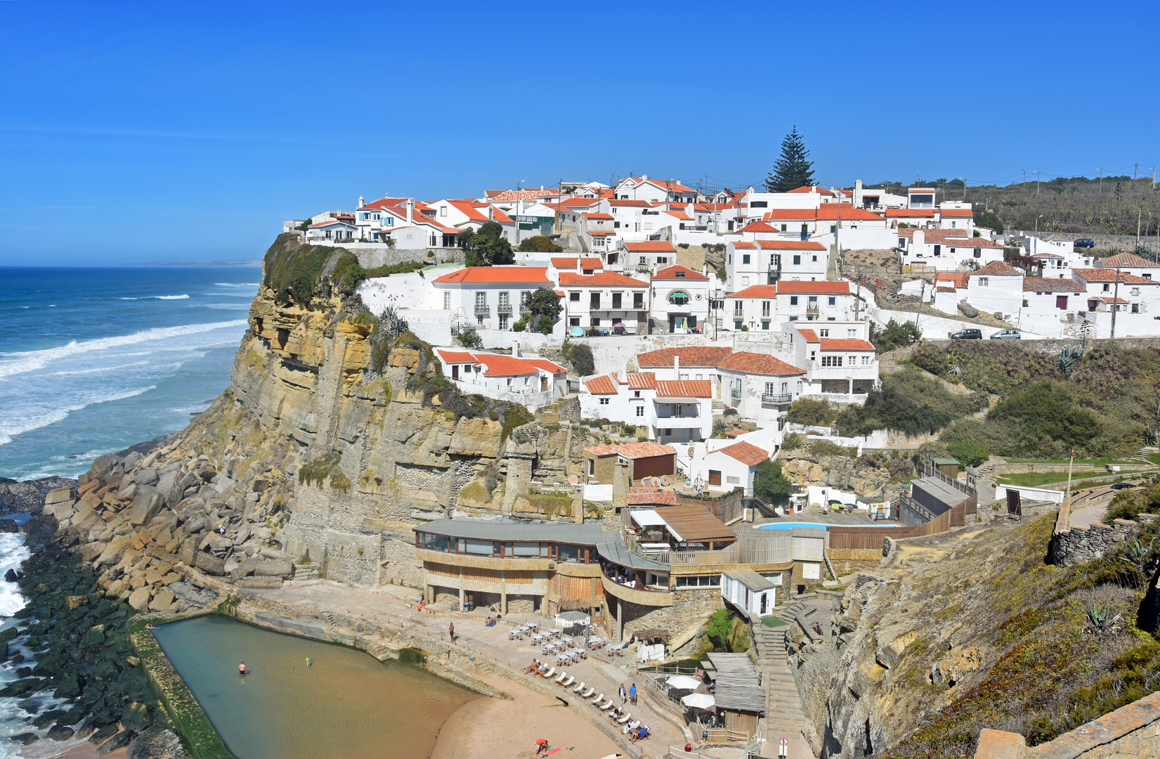 Blick auf Azenhas do Mar bei Lissabon