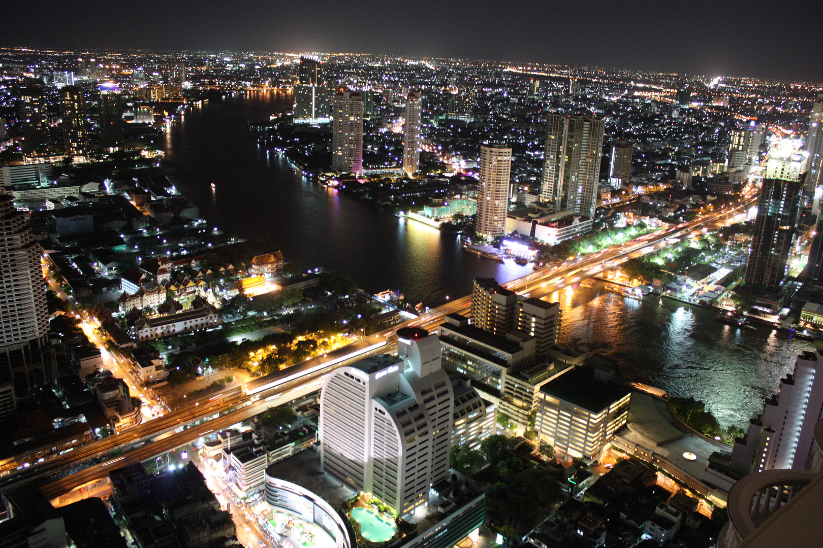 blick auf bangkok bei nacht