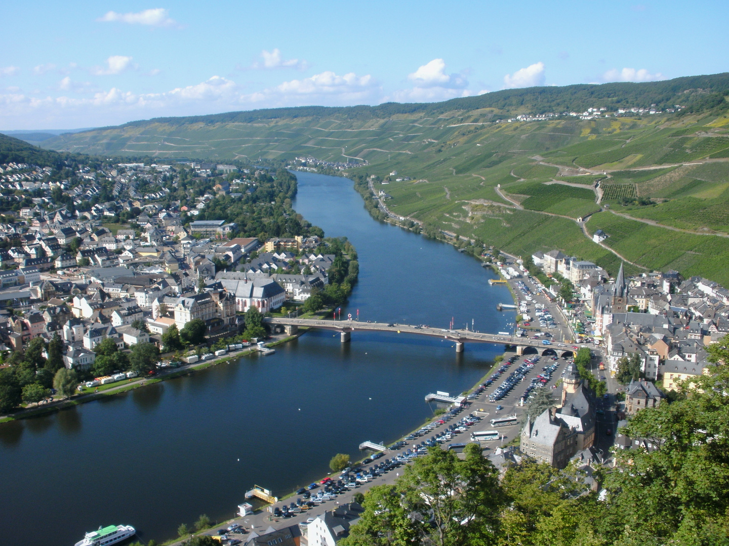 Blick auf Bernkastel Kues vom Burgturm aus gesehen