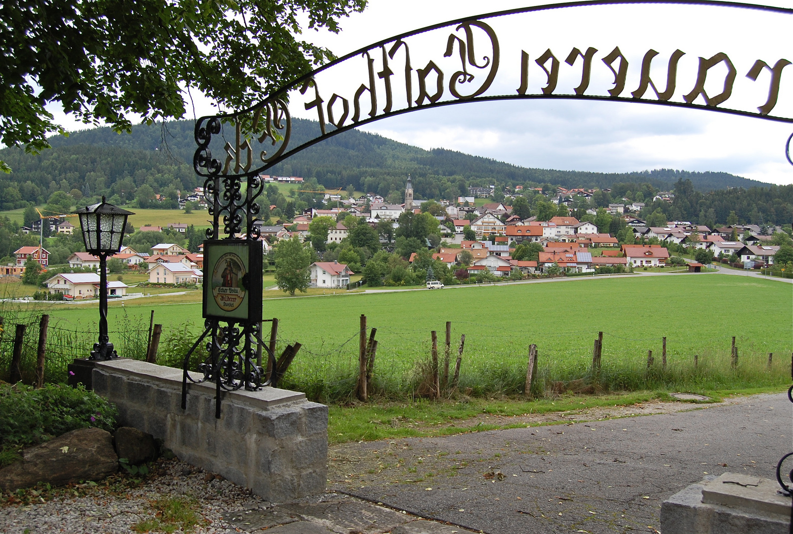 Blick auf Böbrach vom Gelände der Bärwurzerei