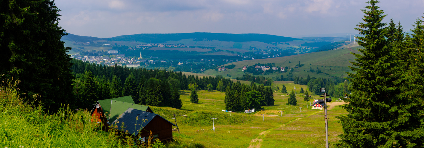 Blick auf Bömisch Wiesenthal und Oberwiesenthal