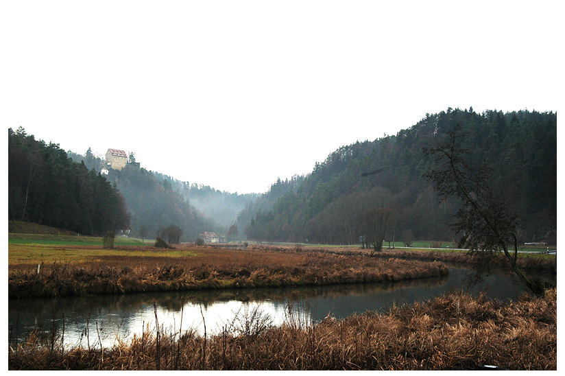 Blick auf Burg Rabeneck
