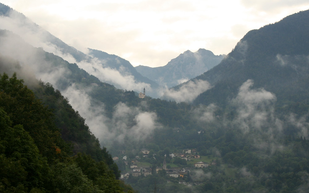 Blick auf Carona bei schlechtem Wetter